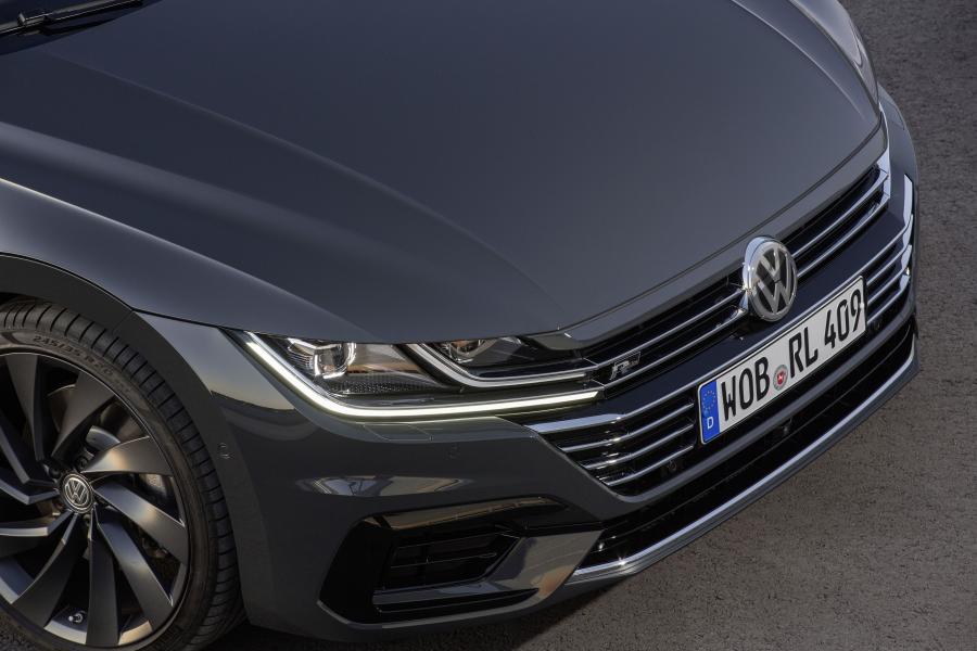 Детали экстерьера Volkswagen Arteon 4Motion R-Line 2017 года  (WW) (фото 8 из 30)